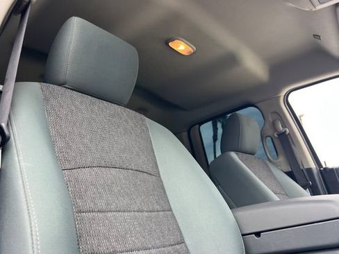 Used 2017 RAM 1500 Classic SLT RWD image 19