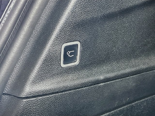 Used 2025 Chrysler Pacifica Limited FWD image 29