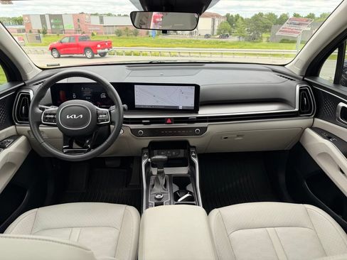 Used 2024 Kia Sorento S w/ Panoramic Sunroof Package FWD image 4