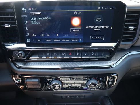 Used 2024 Chevrolet Silverado 2500 ZR2 w/ Technology Package AWD/4WD image 34
