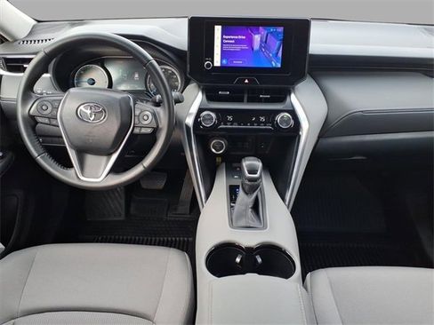 Used 2023 Toyota Venza LE image 5