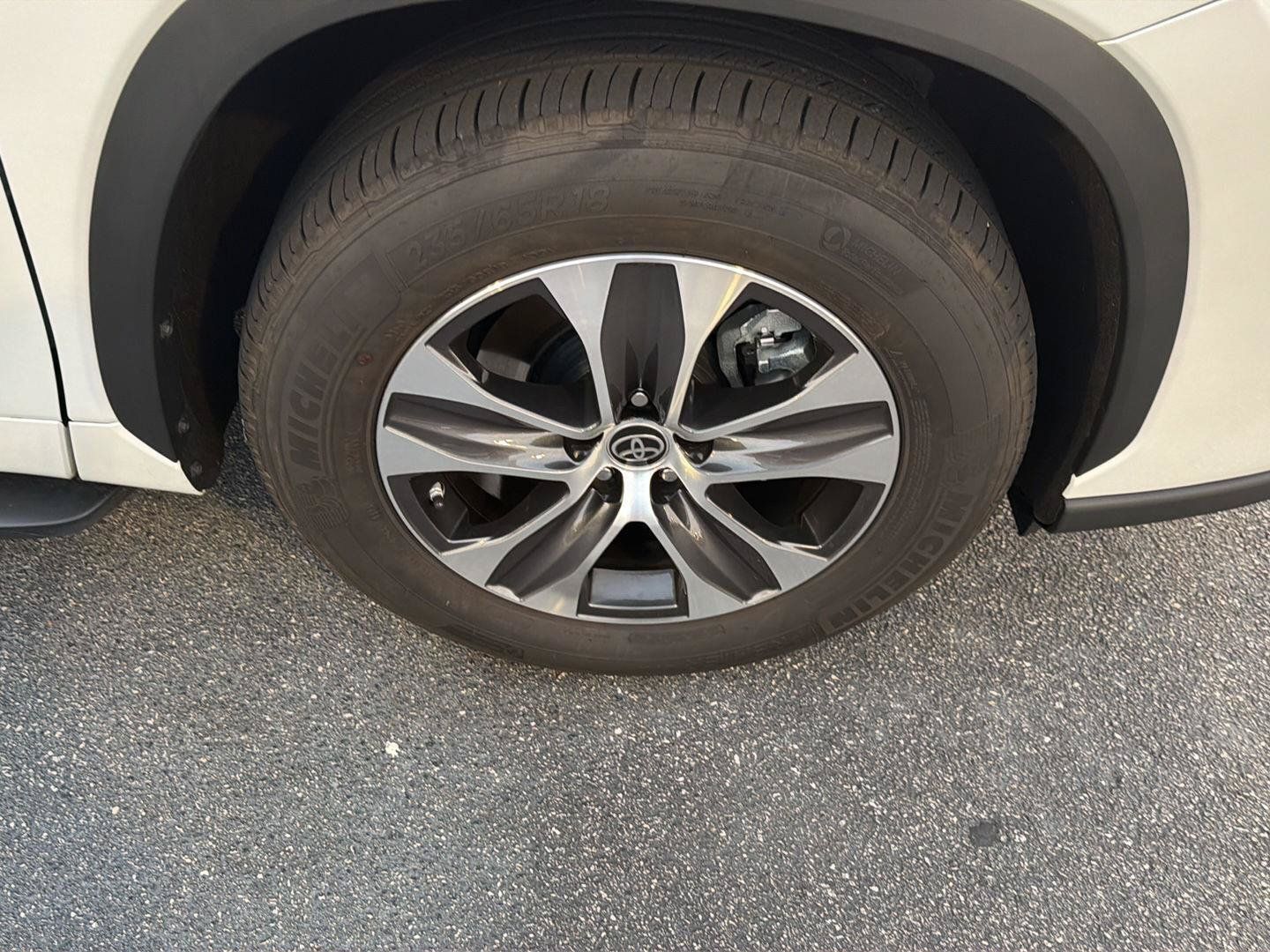 Certified 2023 Toyota Highlander XLE FWD image 42