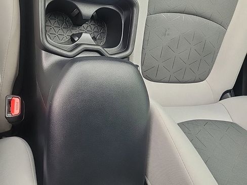 Used 2021 Toyota RAV4 XLE w/ Convenience Package FWD image 22