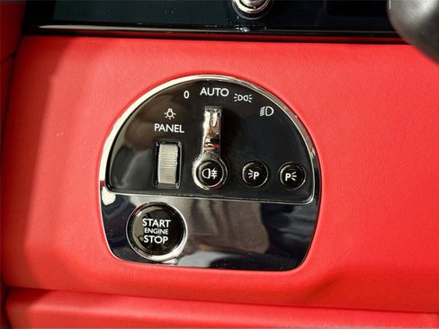 Used 2025 Rolls-Royce Cullinan image 26