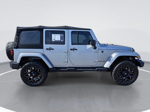 Used 2018 Jeep Wrangler Unlimited Sahara w/ Connectivity Group image 2