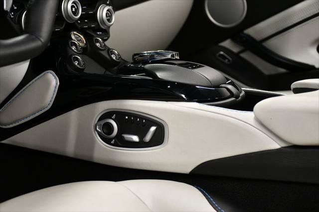 Used 2021 Aston Martin V8 Vantage Roadster RWD image 36