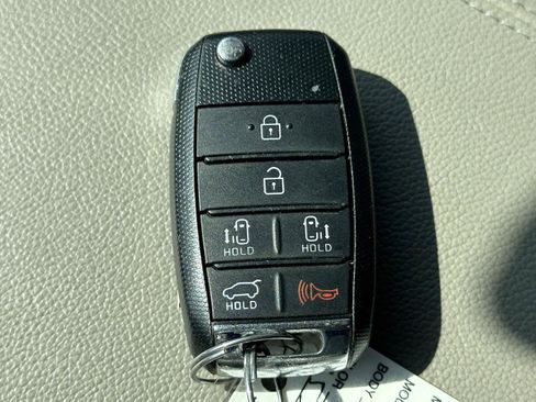 Used 2019 Kia Sedona LX FWD image 14