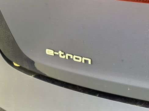 Used 2022 Audi e-tron Premium Plus AWD/4WD image 18