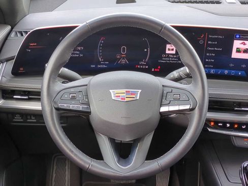 Used 2025 Cadillac XT4 Premium Luxury image 11