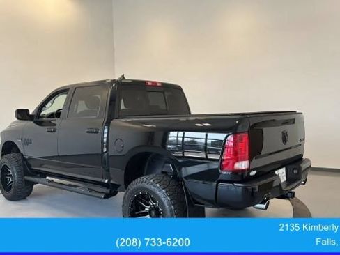 Used 2019 RAM 1500 Classic SLT w/ Black Appearance Group AWD/4WD image 6