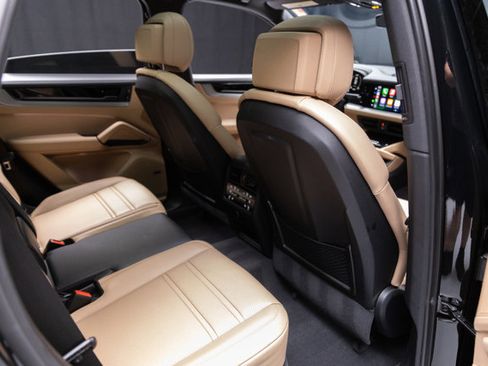 Used 2024 Porsche Cayenne AWD/4WD image 69