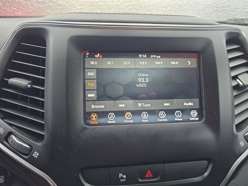 Used 2020 Jeep Cherokee Latitude Plus w/ Cold Weather Group image 27