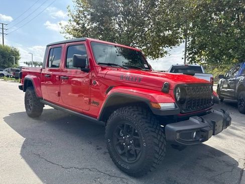 Used 2025 Jeep Gladiator Sport AWD/4WD image 4