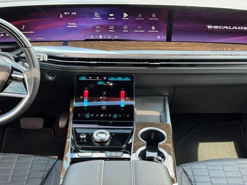 Used 2025 Cadillac Escalade Sport Platinum w/ LPO, ONYX Package AWD/4WD image 30