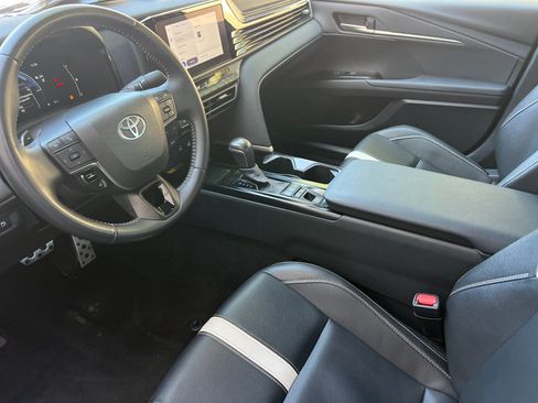 Used 2025 Toyota Camry SE FWD image 10