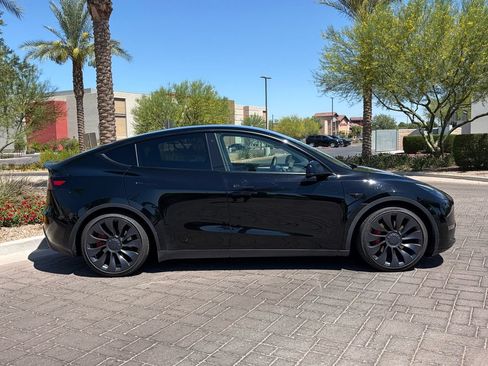 Used 2023 Tesla Model Y Performance AWD/4WD image 2