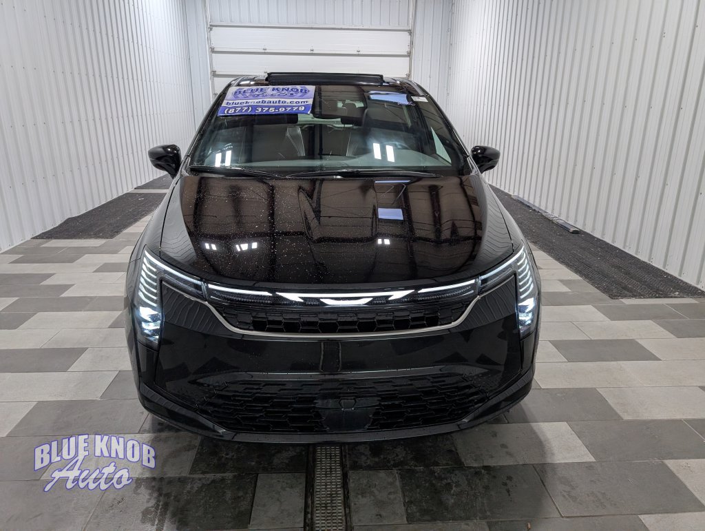 Used 2027 Chrysler Pacifica Limited FWD image 6