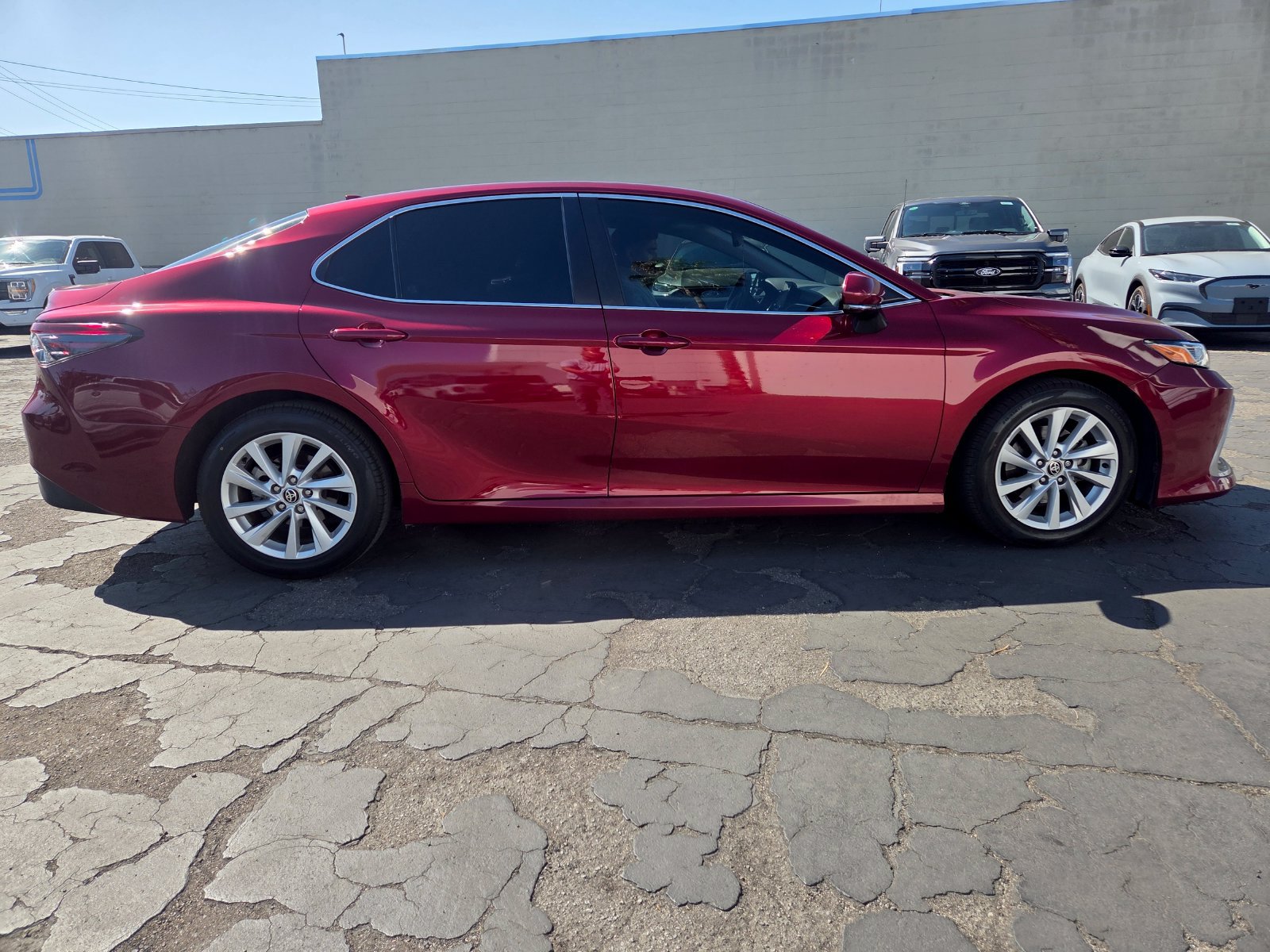 Used 2021 Toyota Camry LE w/ Convenience Package FWD image 3