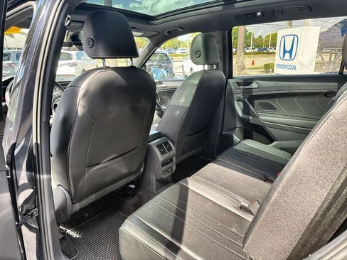 Used 2022 Volkswagen Tiguan SE R-Line image 19