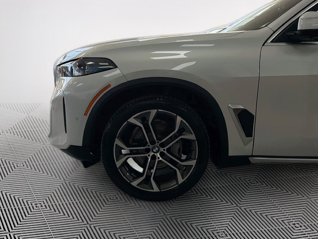 Used 2026 BMW X5 xDrive40i AWD/4WD image 34