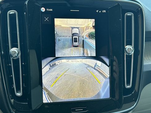 New 2026 Volvo XC40 B5 Ultra image 17