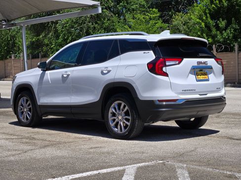 Used 2024 GMC Terrain SLT AWD/4WD image 5