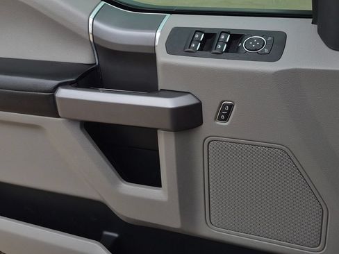 Used 2019 Ford F150 XLT w/ Equipment Group 302A Luxury AWD/4WD image 16