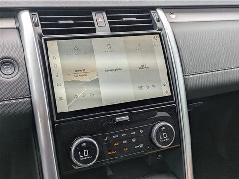 New 2025 Land Rover Discovery Dynamic SE image 12