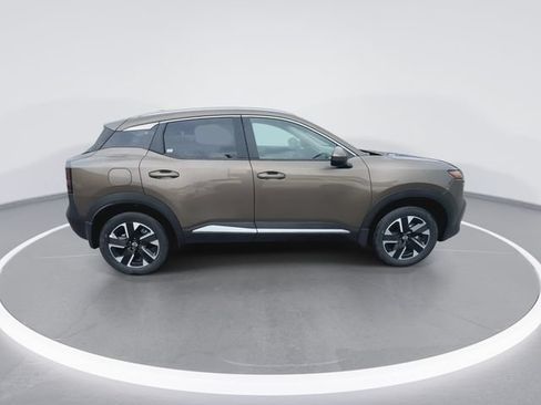 Used 2025 Nissan Kicks SV w/ SV Premium Package AWD/4WD image 9
