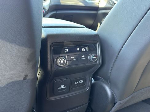 Used 2023 GMC Acadia SLT image 28