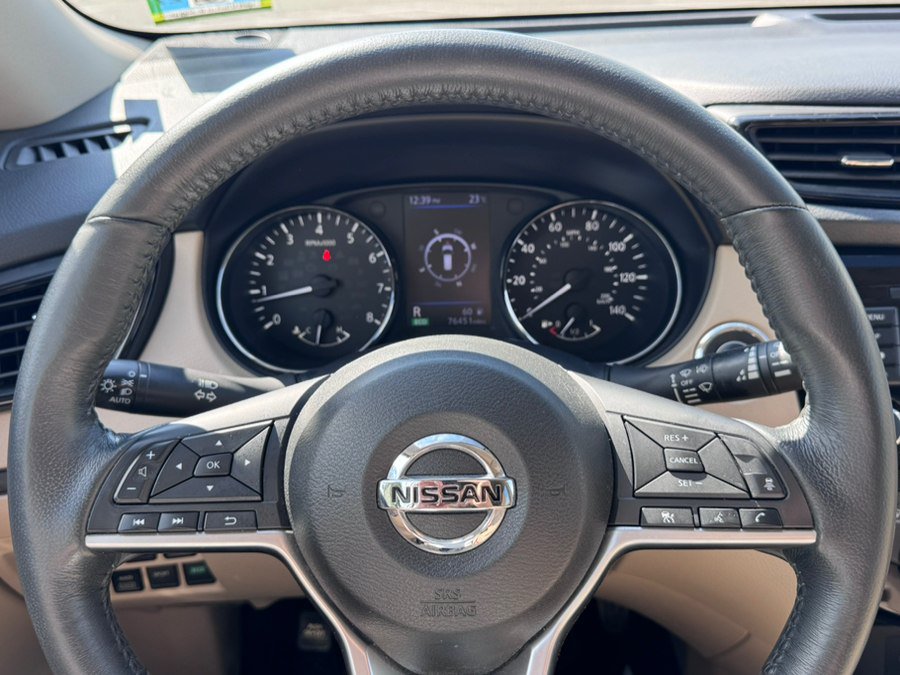 Used 2018 Nissan Rogue SV w/ Premium Package AWD/4WD image 16