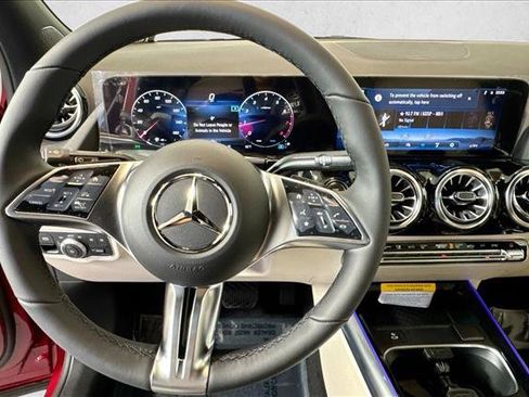 Used 2026 Mercedes-Benz GLA 250 4MATIC image 11