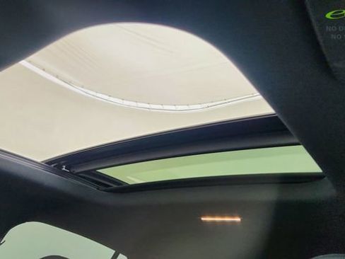 Used 2025 Mercedes-Benz GLC 300 4MATIC image 59