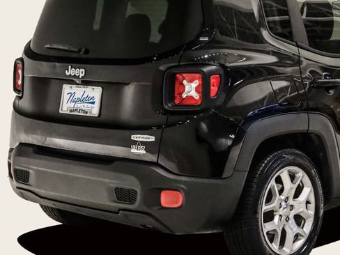 Used 2017 Jeep Renegade Latitude image 7