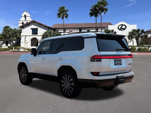 Used 2025 Lexus GX 550 w/ Accessory Package (2T) AWD/4WD image 4