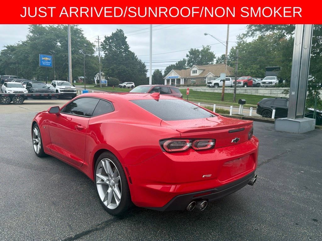 Used 2020 Chevrolet Camaro LT RWD image 4