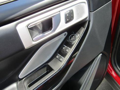 Used 2022 Ford Explorer Platinum w/ Equipment Group 601A AWD/4WD image 22