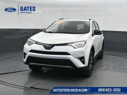 Used 2018 Toyota RAV4 SE AWD/4WD image 5