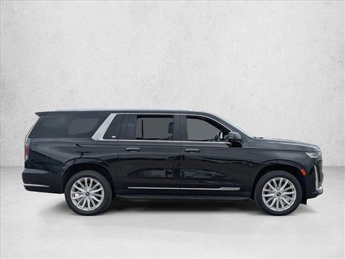 Used 2023 Cadillac Escalade ESV Luxury AWD/4WD image 4