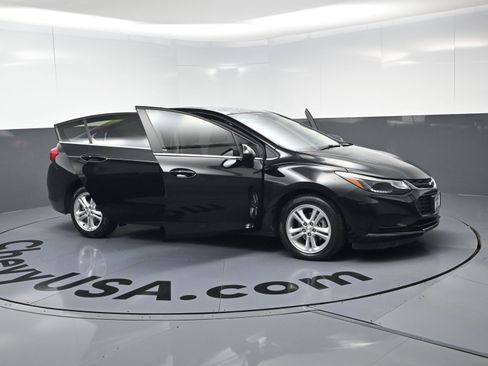 Used 2018 Chevrolet Cruze LT w/ Convenience Package image 24