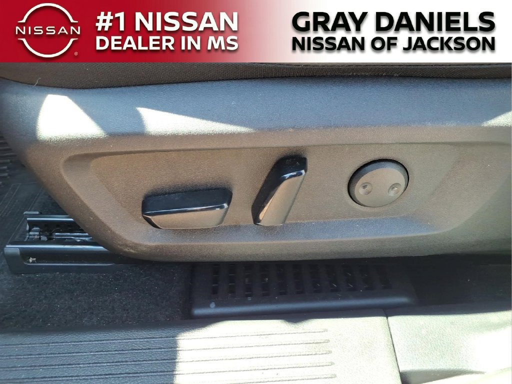 Used 2023 Nissan Rogue SL w/ SL Premium Package FWD image 13