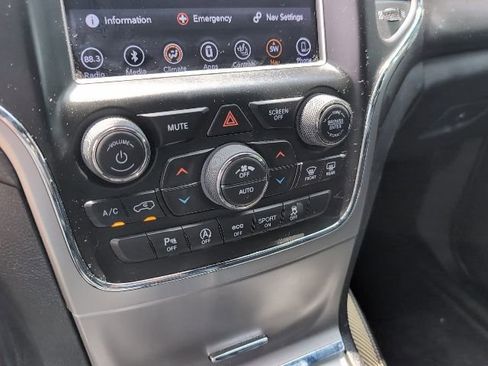 Used 2018 Jeep Grand Cherokee Altitude RWD image 19