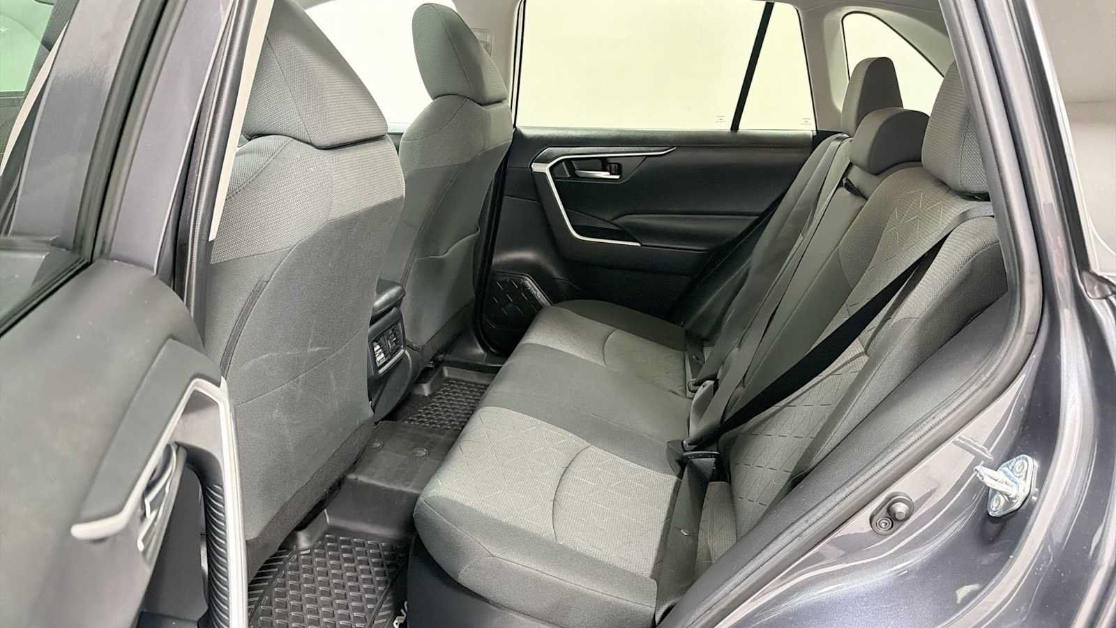 Used 2020 Toyota RAV4 XLE AWD/4WD image 24