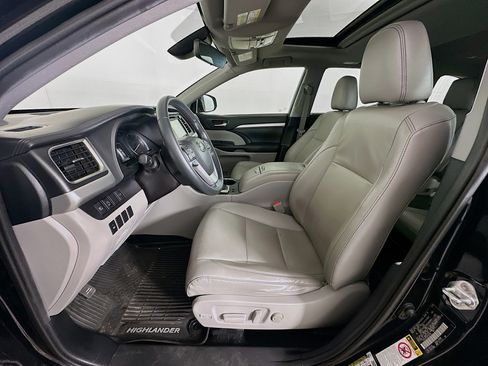 Used 2019 Toyota Highlander XLE image 13