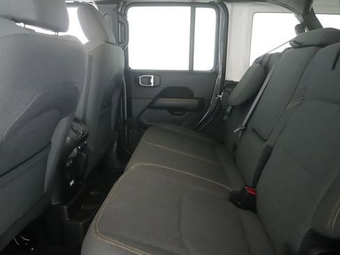 Used 2025 Jeep Wrangler Unlimited Sahara image 26