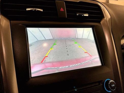 Used 2018 Ford Fusion SE w/ Fusion SE Technology Package FWD image 21