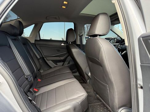 Used 2024 Volkswagen Jetta SE w/ Panoramic Sunroof Package image 10