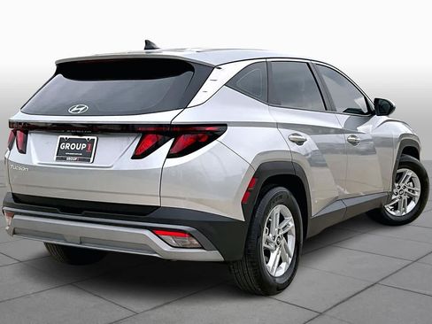 Used 2025 Hyundai Tucson SE FWD image 12