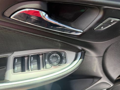 Used 2017 Chevrolet Malibu LT FWD image 15