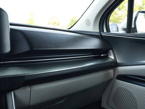 Used 2023 Kia Carnival LX FWD image 27
